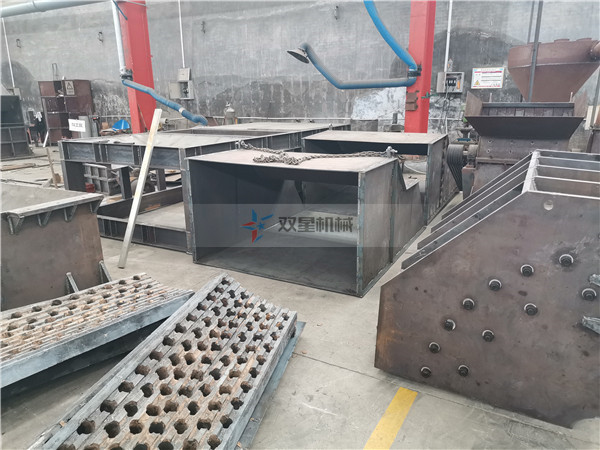 <a href='http://www.yunqingcheng.cn/' target='_blank'><span>廢鋼破碎機(jī)</span></a>廠家設(shè)備生產(chǎn)現(xiàn)場