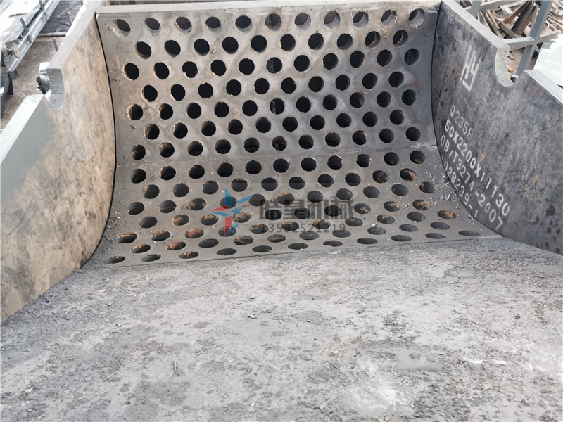 鋁型材破碎機(jī)底部<a href='http://www.yunqingcheng.cn/case/485.html' target='_blank'><span>篩板</span></a>部分